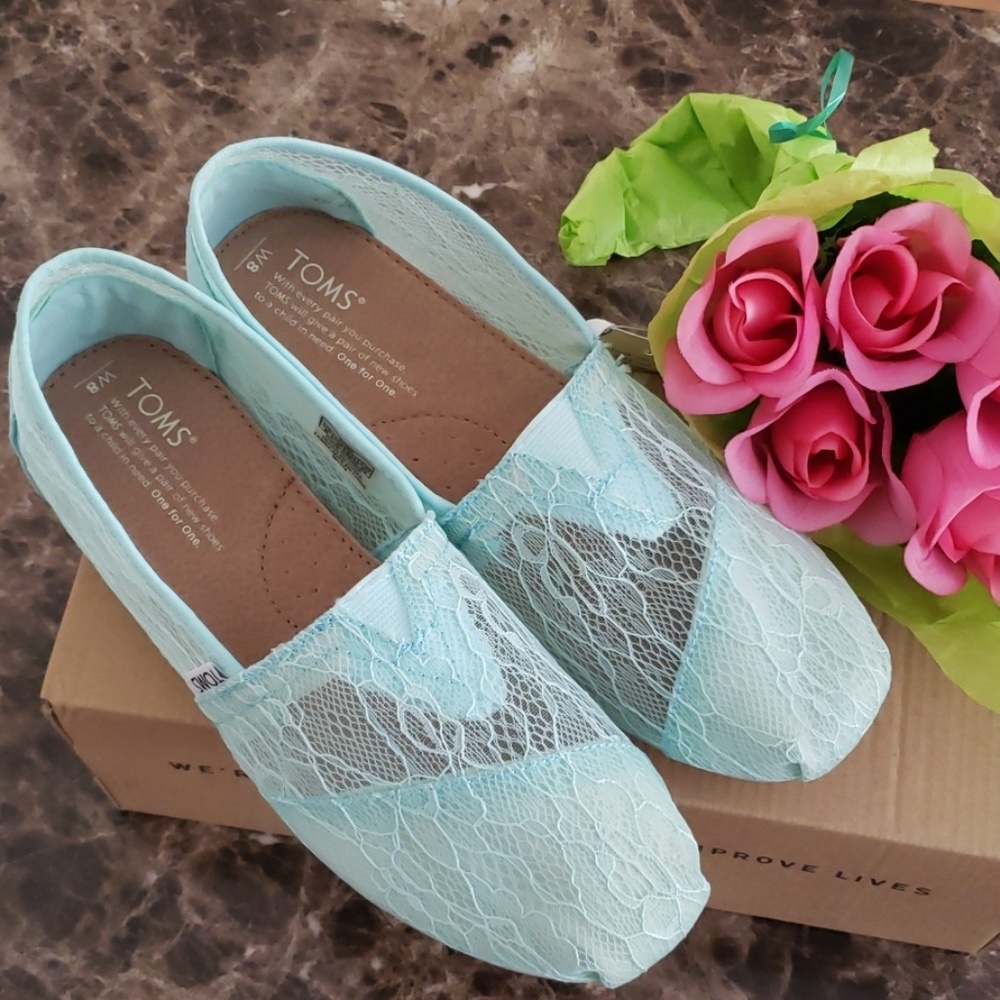 Tom's Lace slip ons